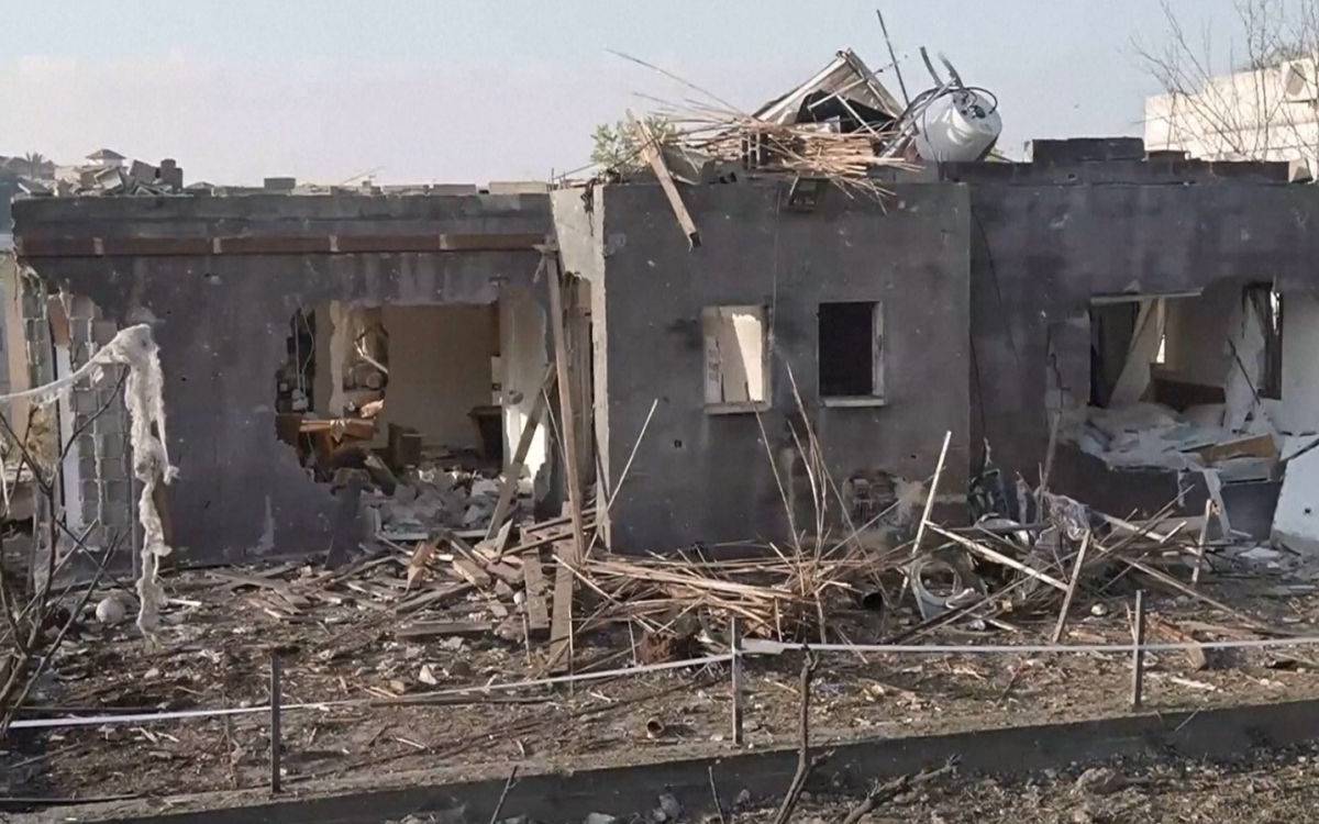 Cảnh hoang tàn tại Israel sau loạt tập kích tên lửa mới nhất của Hezbollah